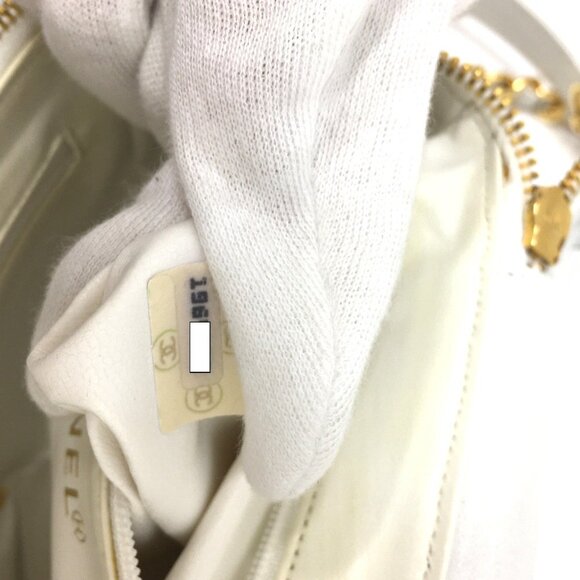 CHANEL White Shoulder Bag - Picture 10 of 16